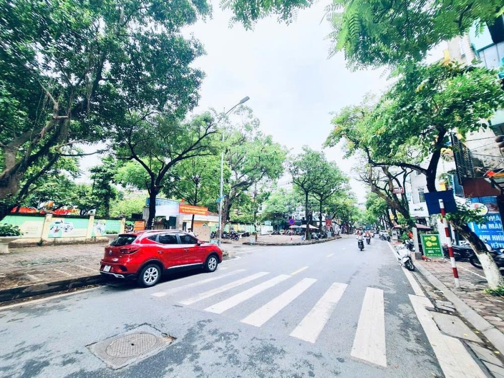 Bán nhà phố Nguyên Hồng, Đống Đa - 60m2, 5 Tầng, MT 4m, Giá 2x