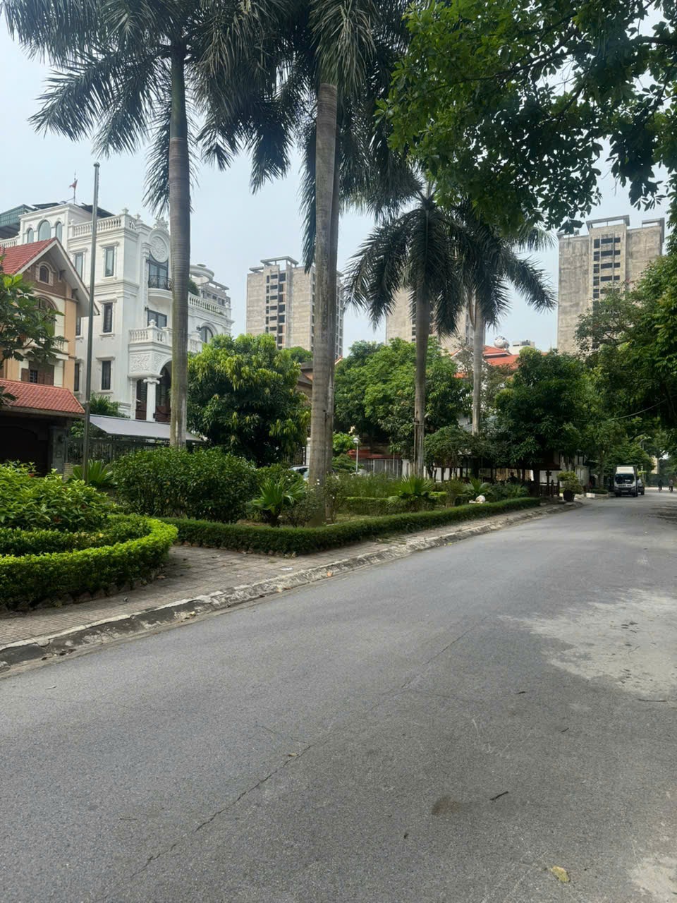 Bán Biệt Thự Pháp Vân Hoàng Mai 250m2, 5 Tầng, Lô Góc, Giá 54 Tỷ