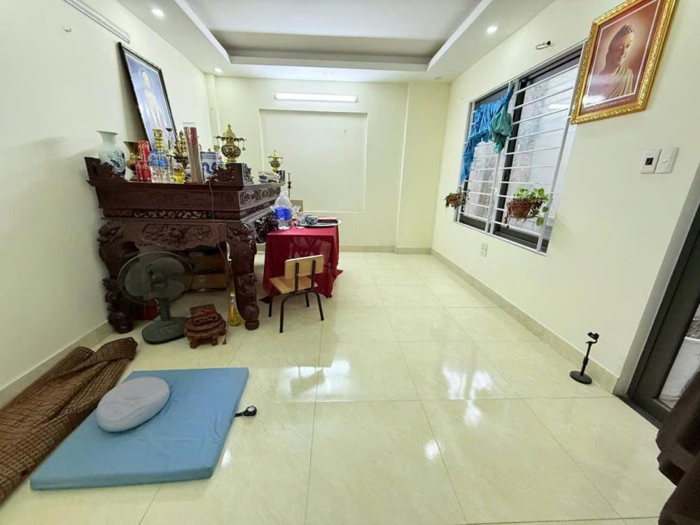 Bán Nhà Định Công - Ngõ Thông, Ô Tô Đỗ Cửa, 42m2 - Giá 6.5 Tỷ