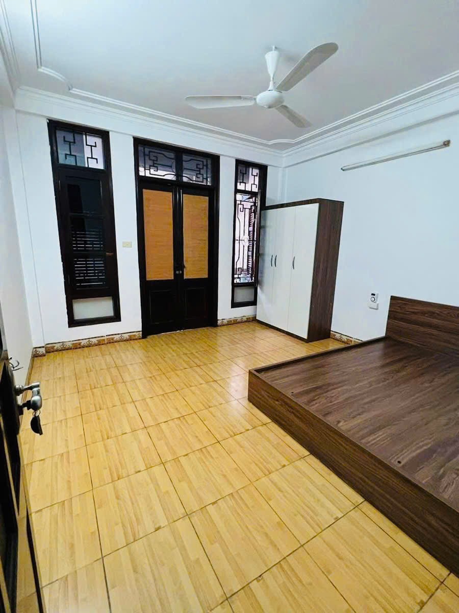 Bán Nhà Phố Nguyễn Chí Thanh, Đống Đa - 60m2, 6 Tầng, Mặt Tiền 4m