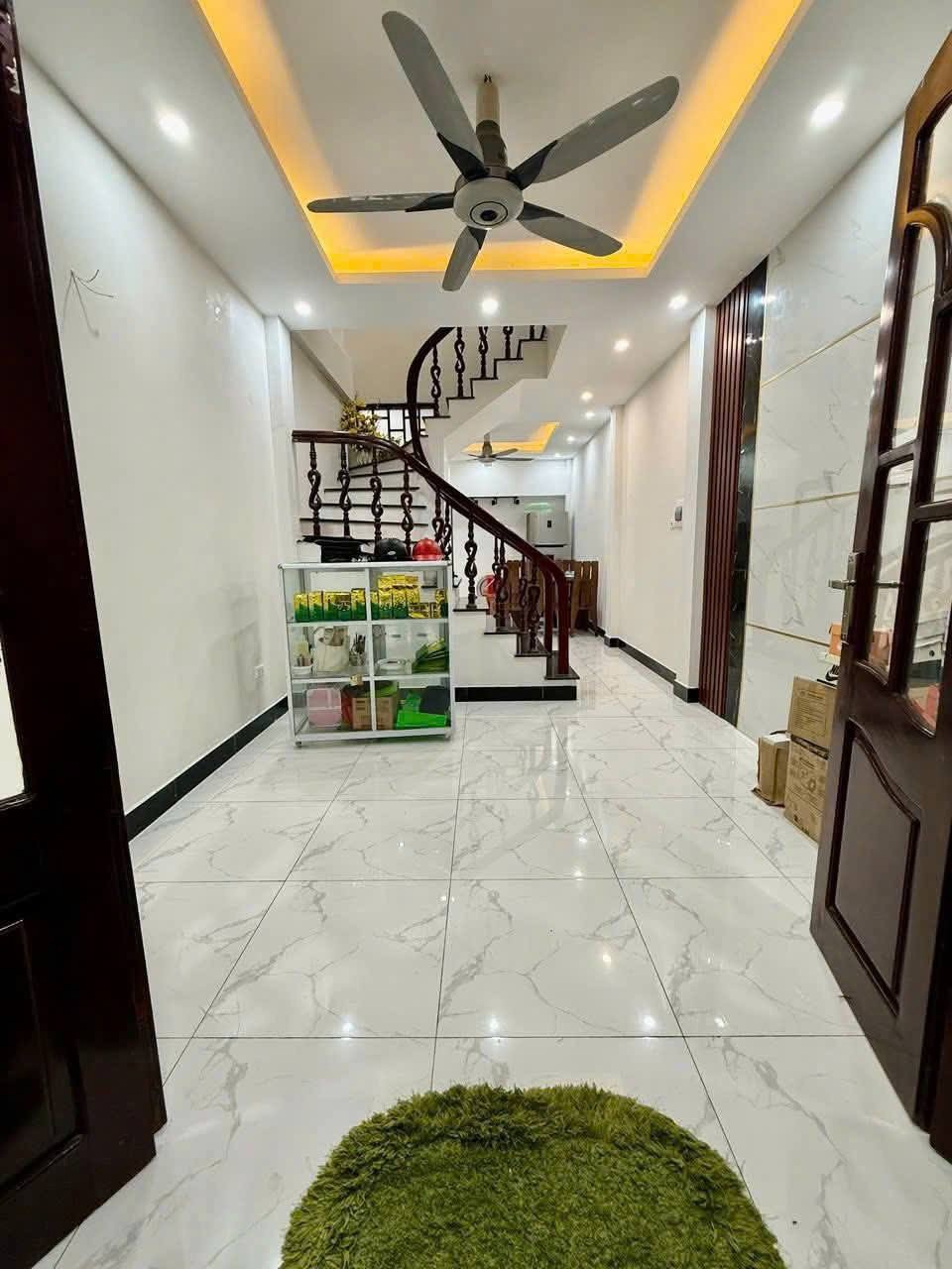 Bán nhà phố Đào Tân - 5 tầng - 10.5 tỷ - Ngõ Thông Thoáng