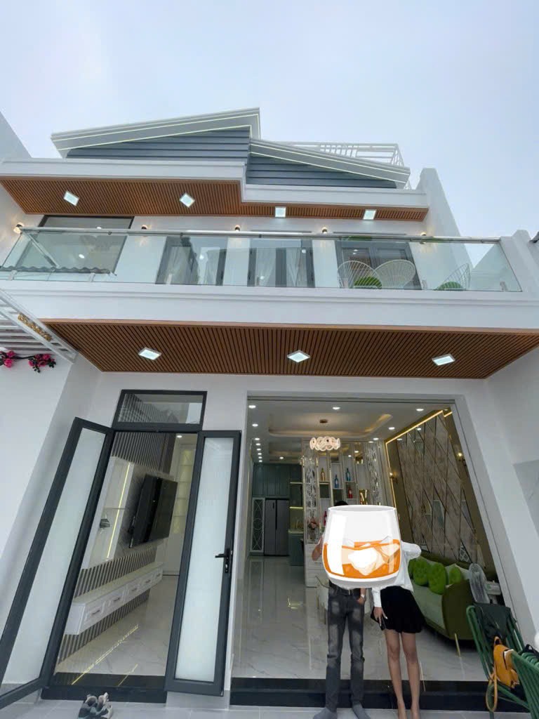 Nhà Quận 7 - 8.9 Tỷ - 5PN - Hẻm Phạm Hữu Lầu - Full Nội Thất