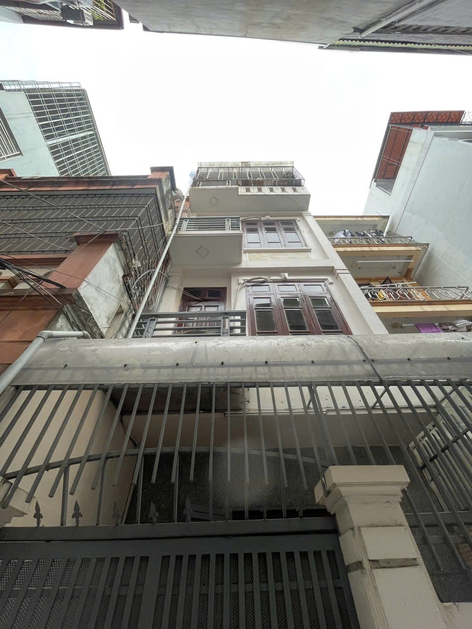 Bán nhà riêng 90m2, 5 tầng, Hoàng Quốc Việt, Cầu Giấy, Hà Nội - 18 tỷ
