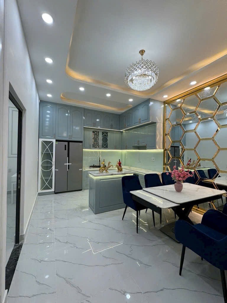 Nhà Quận 7 - 8.9 Tỷ - 5PN - Hẻm Phạm Hữu Lầu - Full Nội Thất