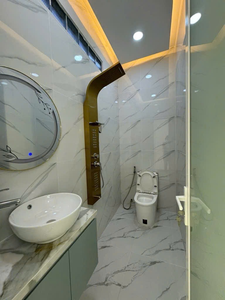 Nhà Quận 7 - 8.9 Tỷ - 5PN - Hẻm Phạm Hữu Lầu - Full Nội Thất