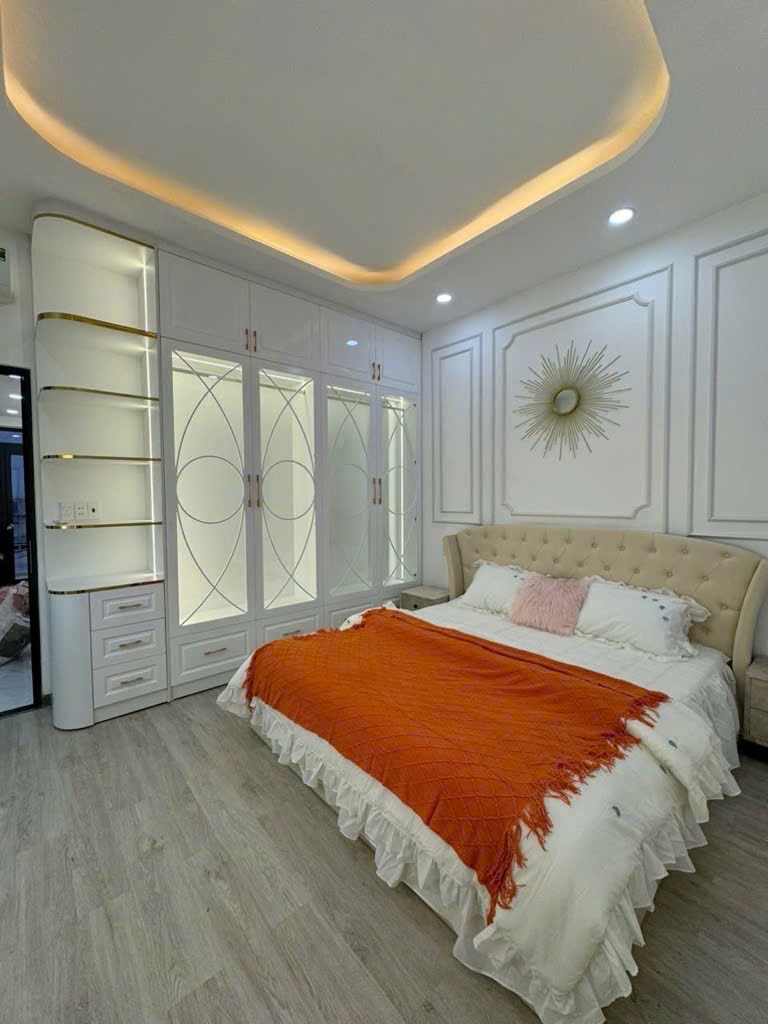 Nhà Quận 7 - 8.9 Tỷ - 5PN - Hẻm Phạm Hữu Lầu - Full Nội Thất