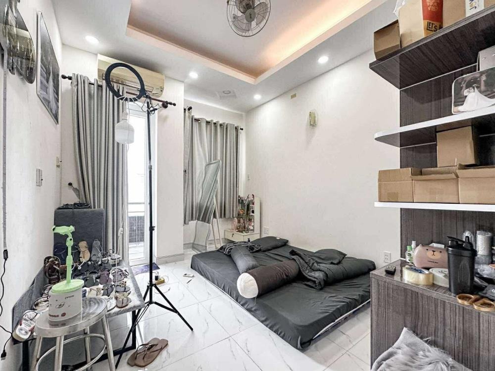 🏡 Nhà 5 Tầng BTCT Quận 4 - Giảm Sốc 400 Triệu, Chỉ 5.1 Tỷ!