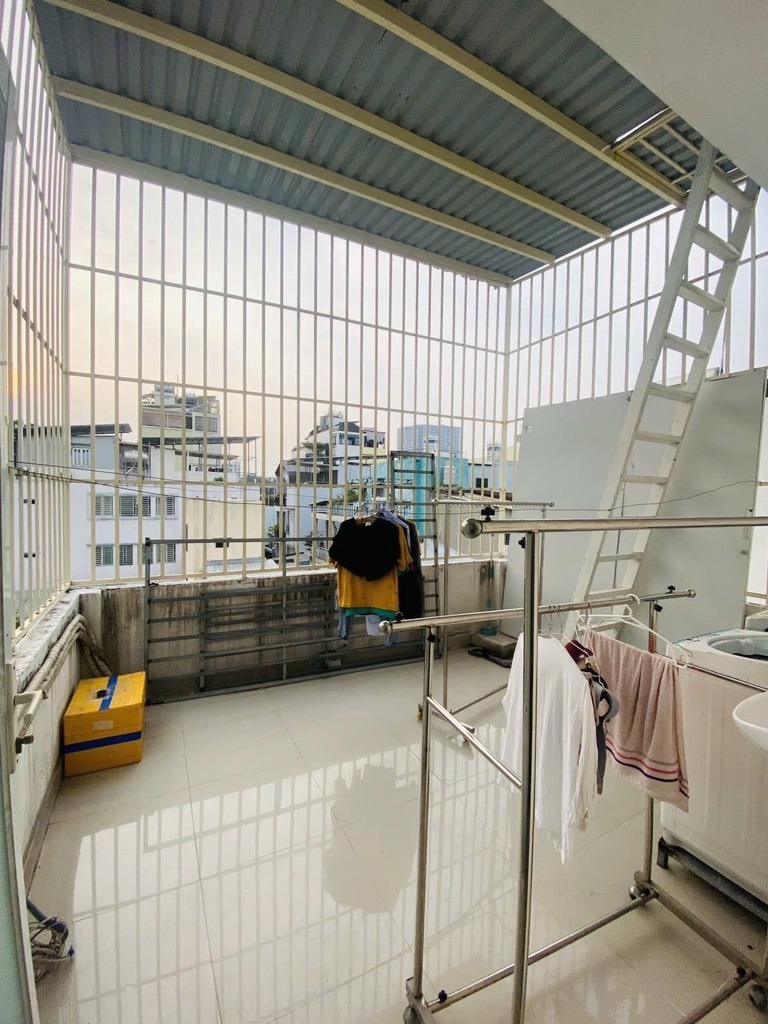 Bán nhà Quận 10, 5 Tầng, Hẻm Ba Gác - Vị Trí Đắc Địa, Thu Nhập Cao