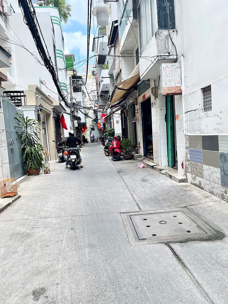 Bán nhà Quận 10, 5 Tầng, Hẻm Ba Gác - Vị Trí Đắc Địa, Thu Nhập Cao
