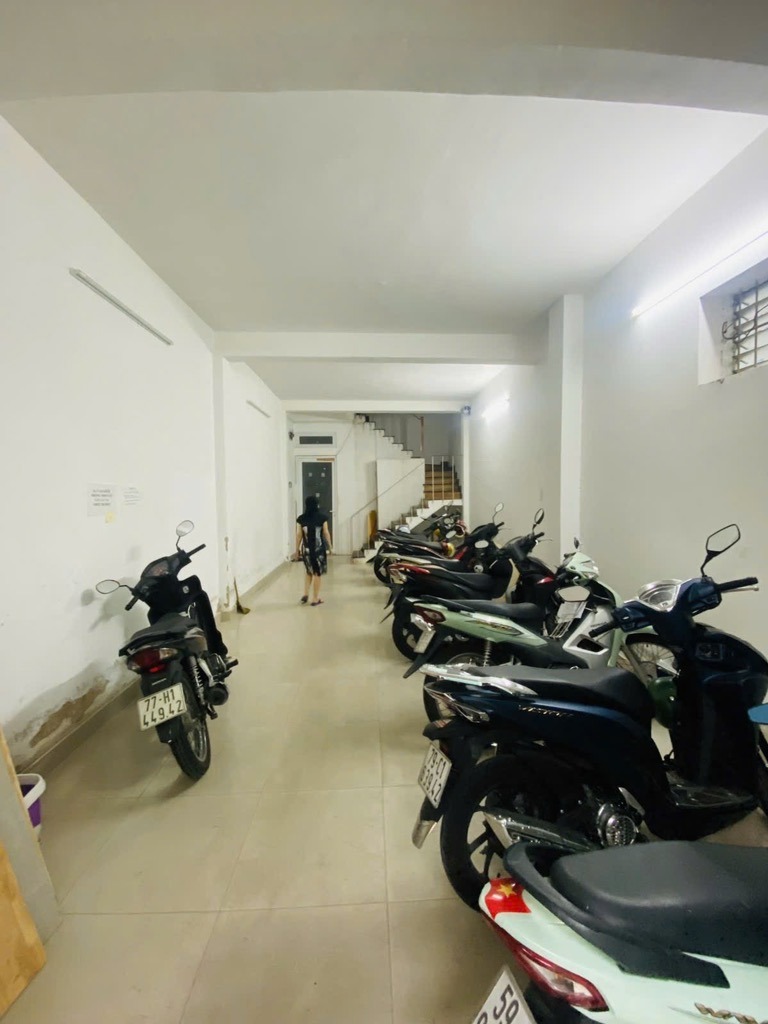 Bán nhà Quận 10, 5 Tầng, Hẻm Ba Gác - Vị Trí Đắc Địa, Thu Nhập Cao