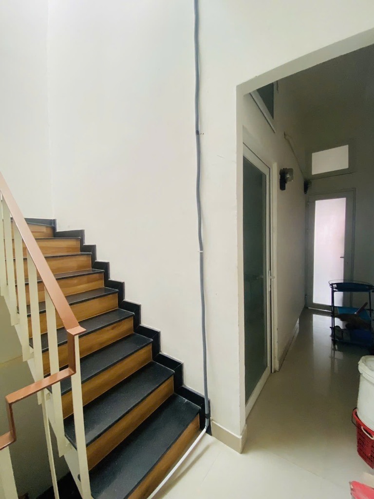Bán nhà Quận 10, 5 Tầng, Hẻm Ba Gác - Vị Trí Đắc Địa, Thu Nhập Cao