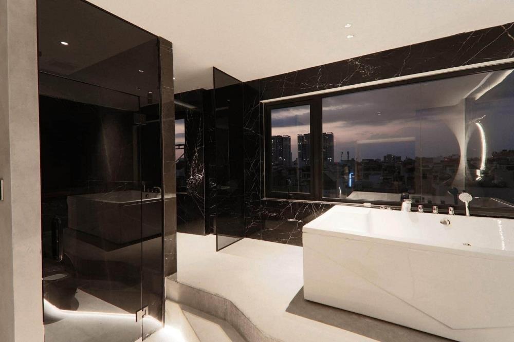 Biệt Thự Mặt Tiền Tân Bình: 5 Tầng, 104m2, Nội Thất Cao Cấp - Giá 29.9 Tỷ