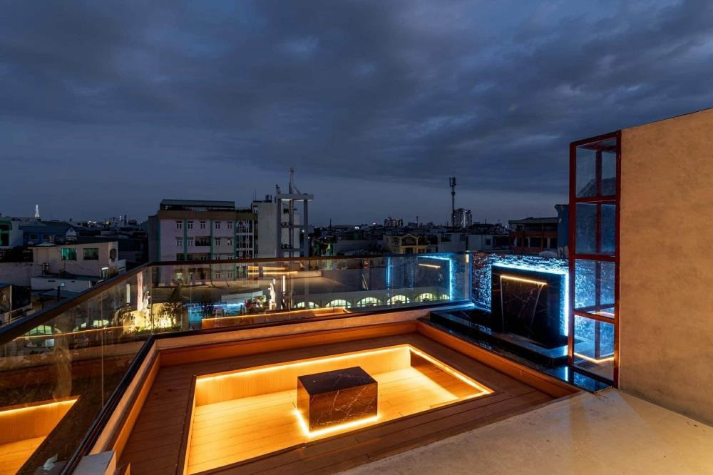 Biệt Thự Mặt Tiền Tân Bình: 5 Tầng, 104m2, Nội Thất Cao Cấp - Giá 29.9 Tỷ