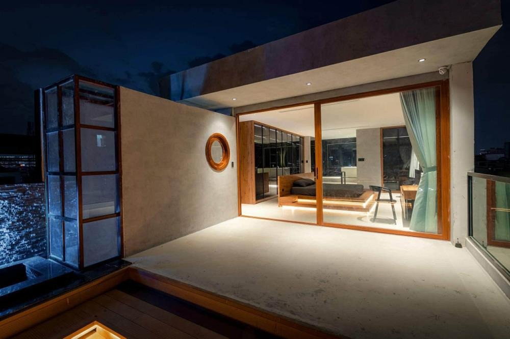Biệt Thự Mặt Tiền Tân Bình: 5 Tầng, 104m2, Nội Thất Cao Cấp - Giá 29.9 Tỷ