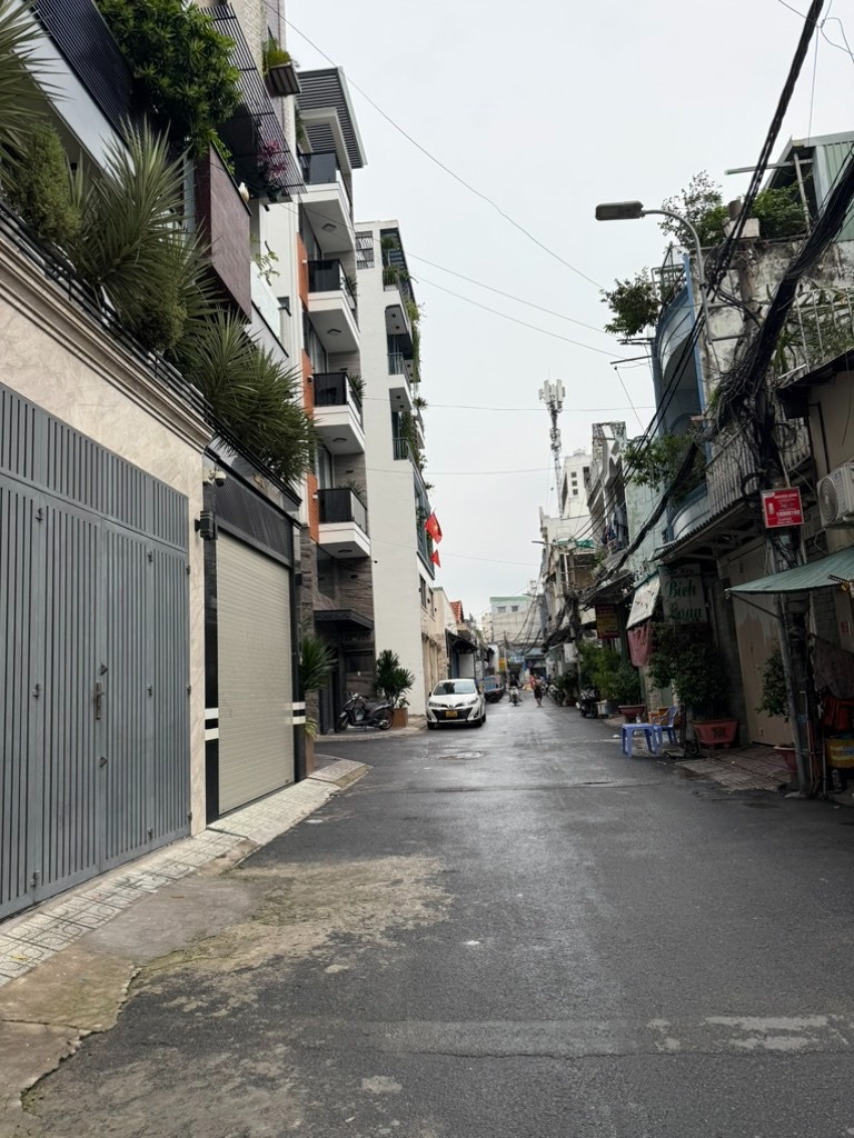 Bán nhà Gò Vấp 132m² - 3 Tầng, Hẻm Xe Hơi 8m, Giá 12.4 Tỷ