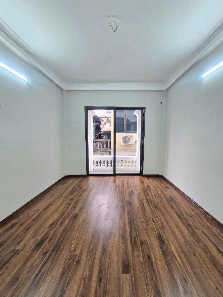 Nhà phố Ngọc Khánh - Kinh doanh sầm uất - Sổ đỏ vuông vắn
