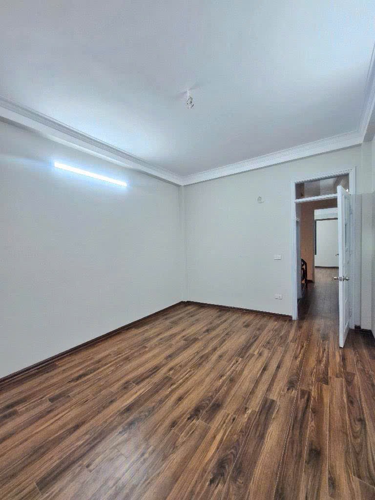 Nhà phố Ngọc Khánh - Kinh doanh sầm uất - Sổ đỏ vuông vắn
