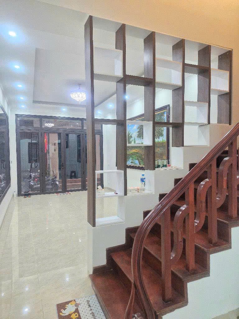 Nhà phố Ngọc Khánh - Kinh doanh sầm uất - Sổ đỏ vuông vắn