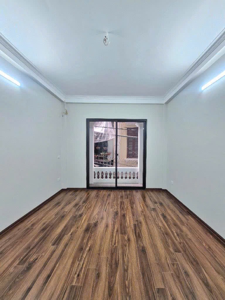 Nhà phố Ngọc Khánh - Kinh doanh sầm uất - Sổ đỏ vuông vắn