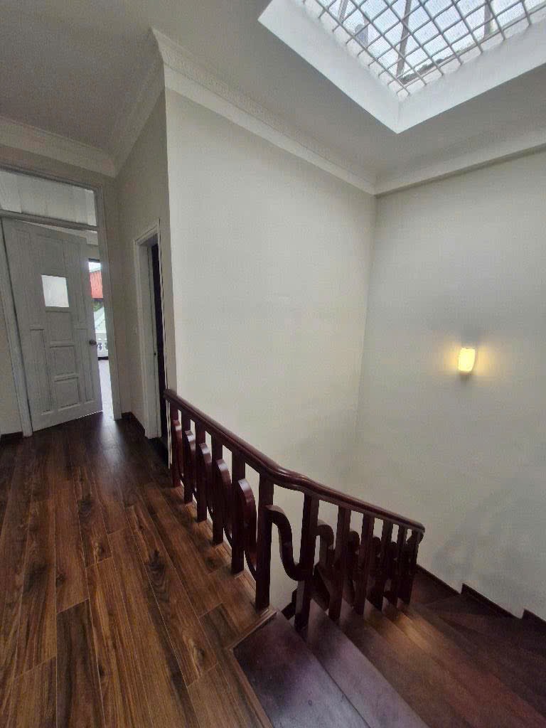 Nhà phố Ngọc Khánh - Kinh doanh sầm uất - Sổ đỏ vuông vắn