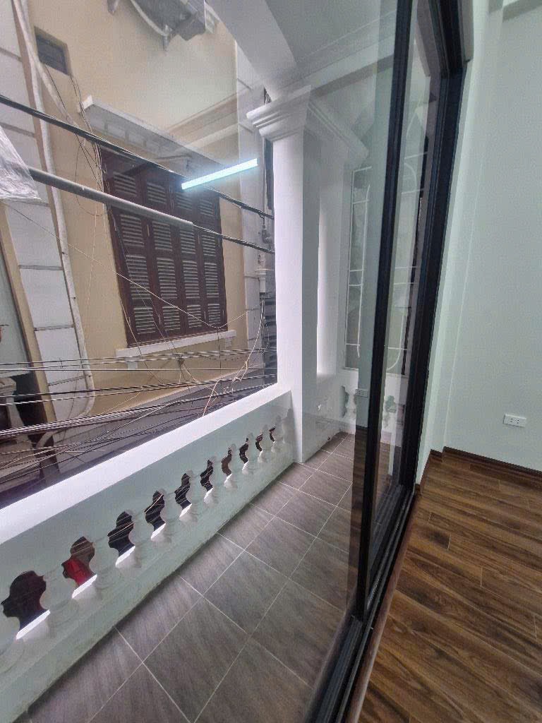Nhà phố Ngọc Khánh - Kinh doanh sầm uất - Sổ đỏ vuông vắn