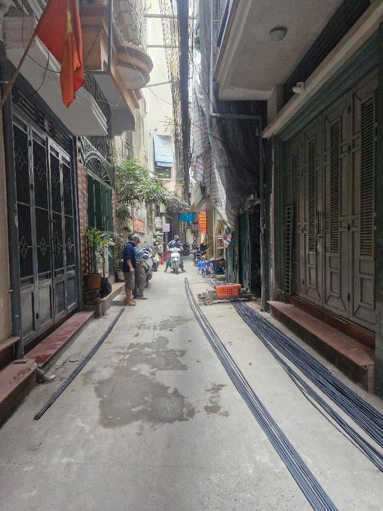 Nhà phố Ngọc Khánh - Kinh doanh sầm uất - Sổ đỏ vuông vắn