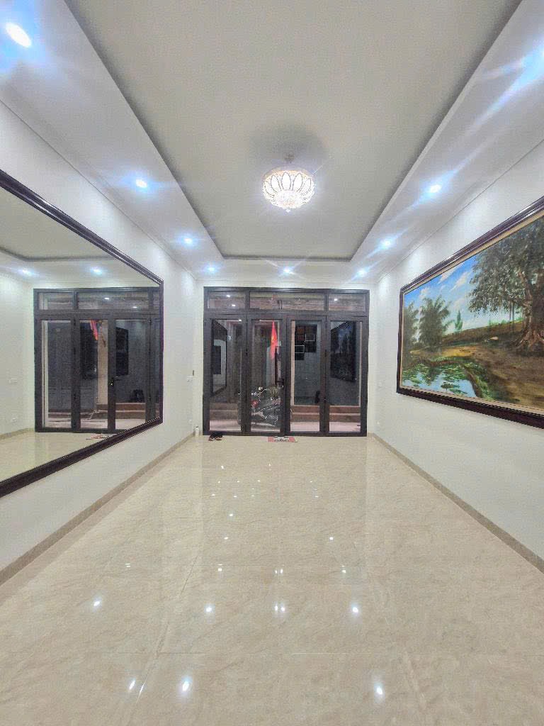 Nhà phố Ngọc Khánh - Kinh doanh sầm uất - Sổ đỏ vuông vắn