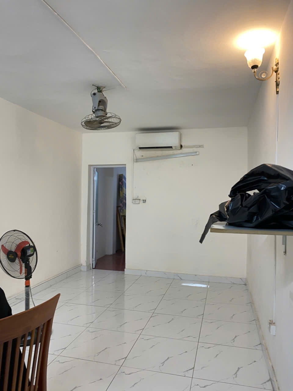 Cho Thuê Căn Hộ 3PN, 90m2, Tầng 4 Tập Thể 32A Hào Nam - Gần Học Viện Âm Nhạc