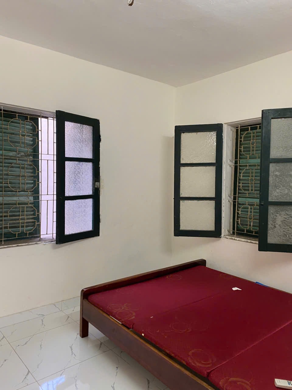 Cho Thuê Căn Hộ 3PN, 90m2, Tầng 4 Tập Thể 32A Hào Nam - Gần Học Viện Âm Nhạc