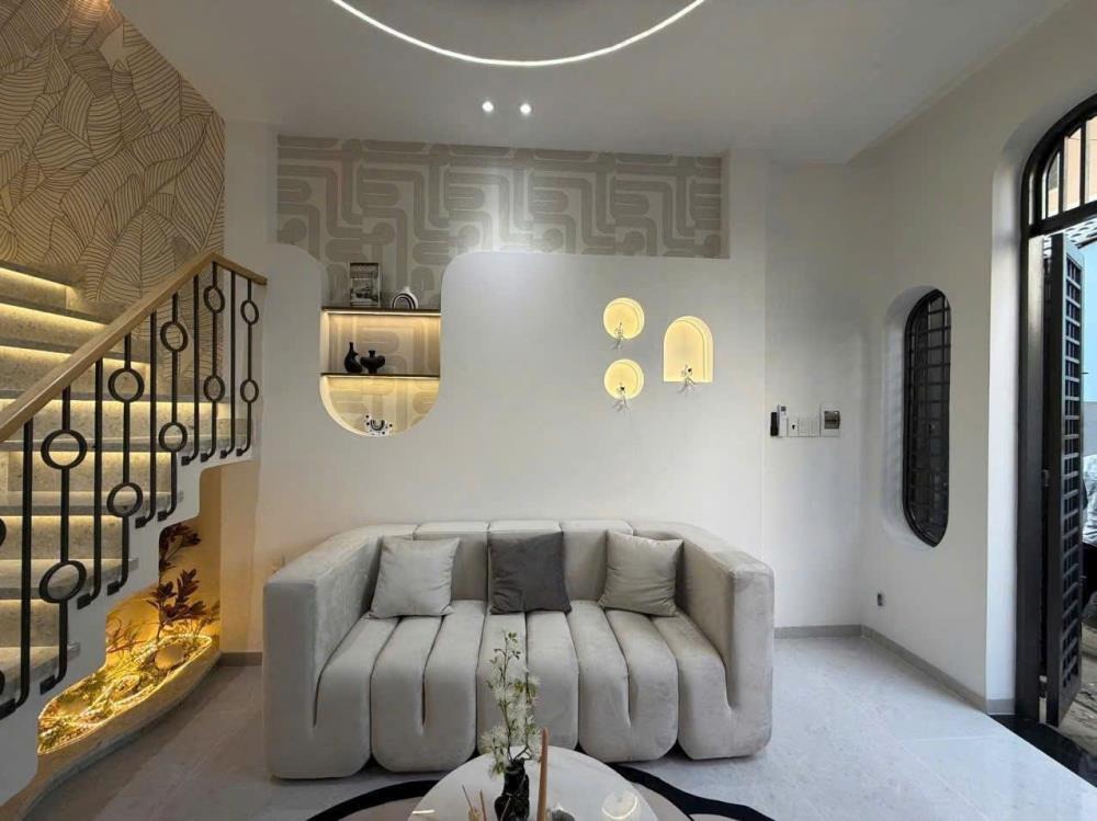 Bán nhà hẻm 202 Phạm Văn Hai, P5, Tân Bình: 4x15m, 3 tầng, Giá 9.69 tỷ