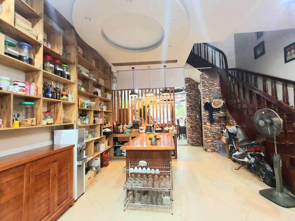 Bán nhà mặt phố Linh Đàm - 72m² - 5PN - Full Nội Thất - Giá 30.5 tỷ