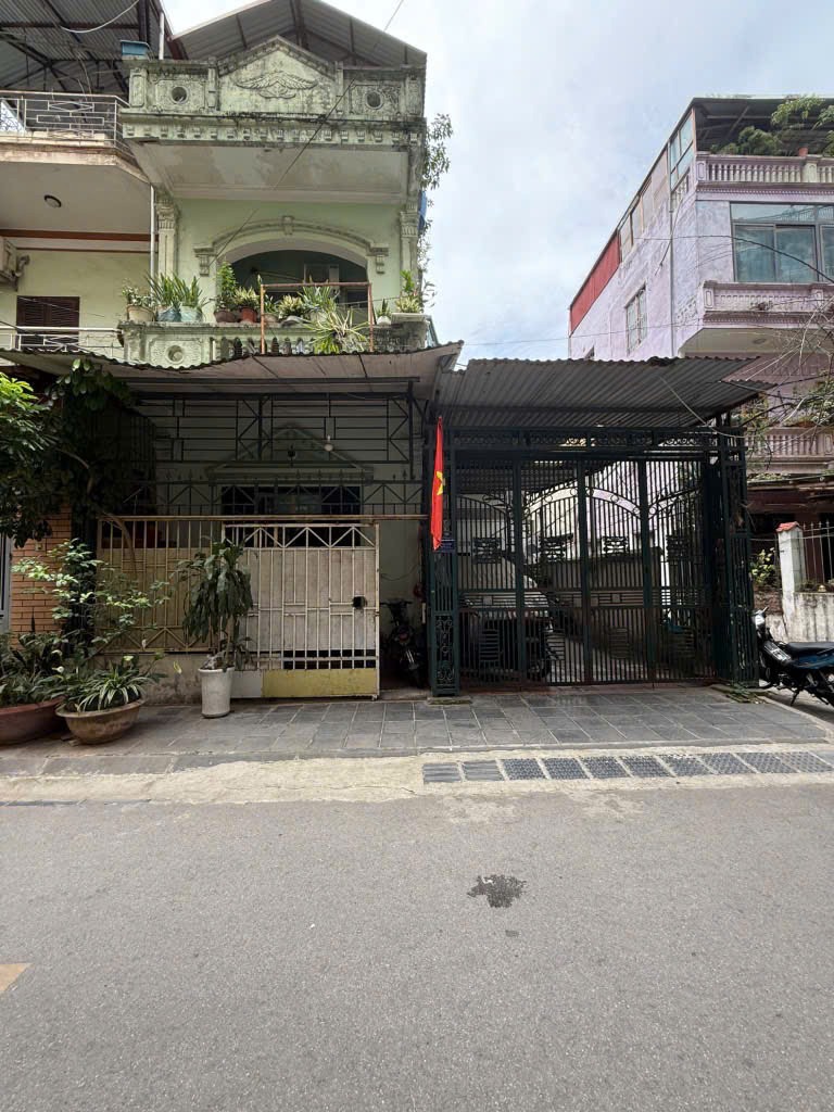 Bán nhà khu Đầm Trấu - Lô góc - Mặt tiền rộng 8.1m - Kinh doanh đỉnh cao