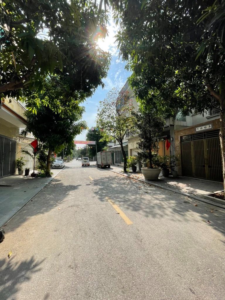 Bán nhà liền kề 5 tầng, KĐT Văn Phú, Hà Đông - Full nội thất, 90m2, 20.x tỷ
