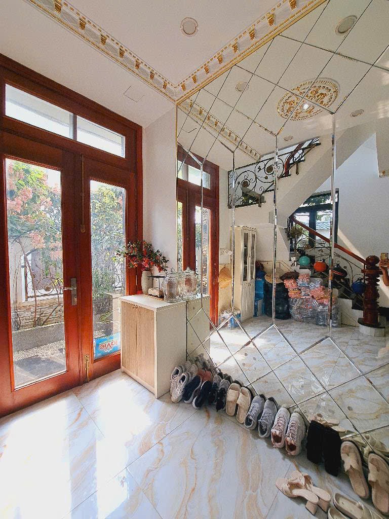 Bán Biệt Thự Xa Hoa - Bà Điểm, Hóc Môn - Gần BX An Sương - 132m2