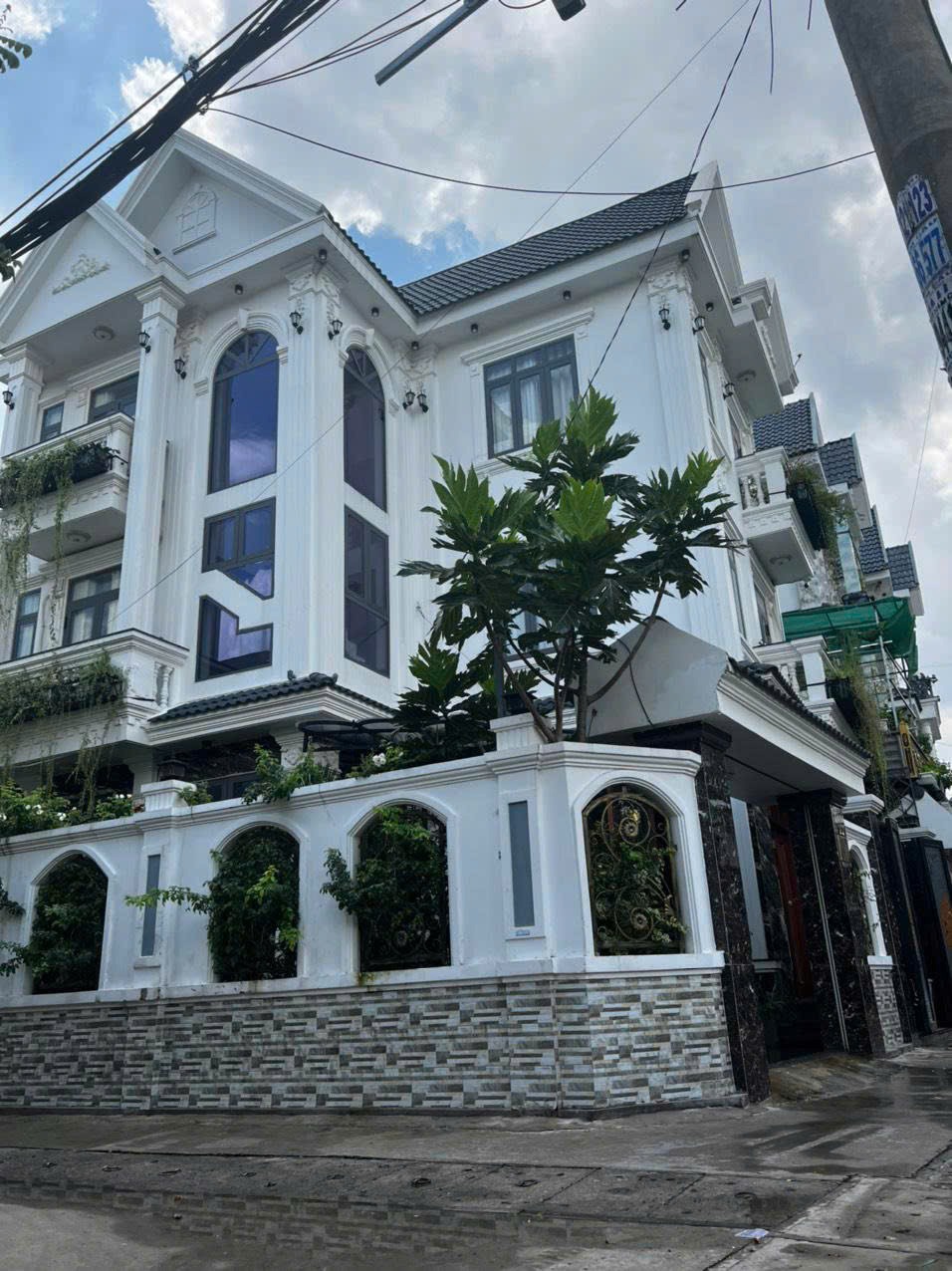 Bán Biệt Thự Xa Hoa - Bà Điểm, Hóc Môn - Gần BX An Sương - 132m2