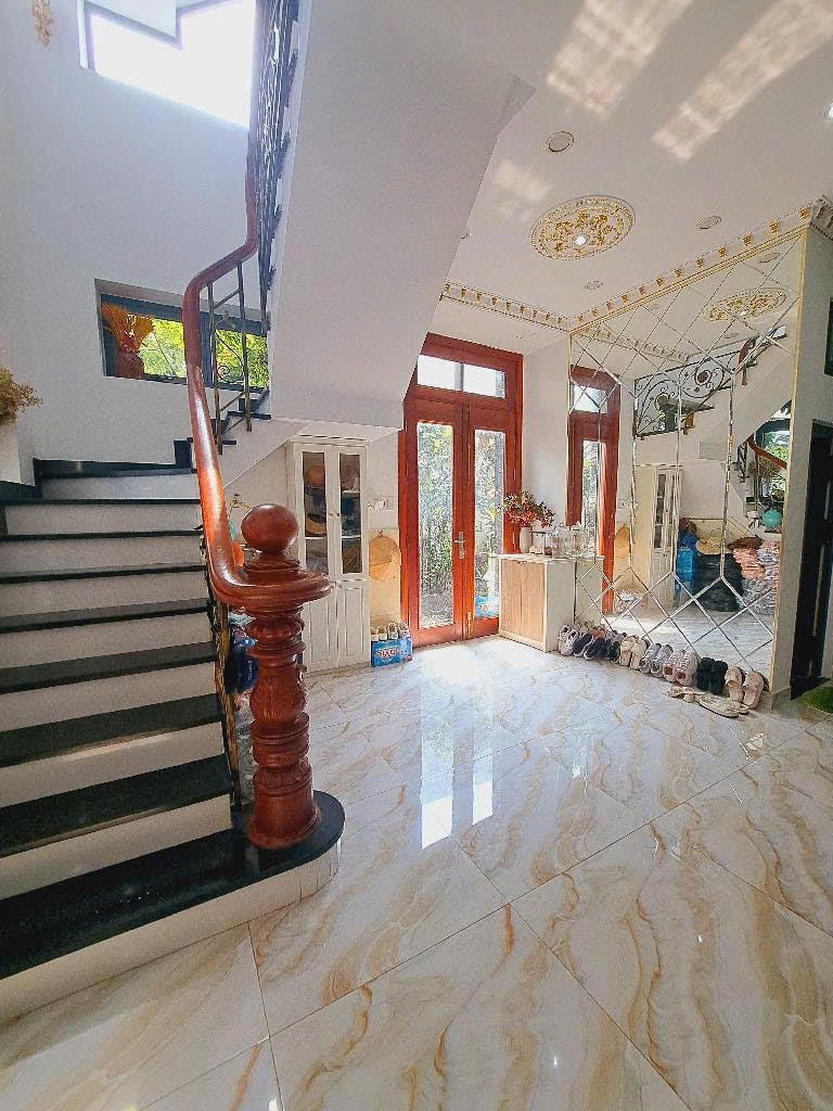Bán Biệt Thự Xa Hoa - Bà Điểm, Hóc Môn - Gần BX An Sương - 132m2