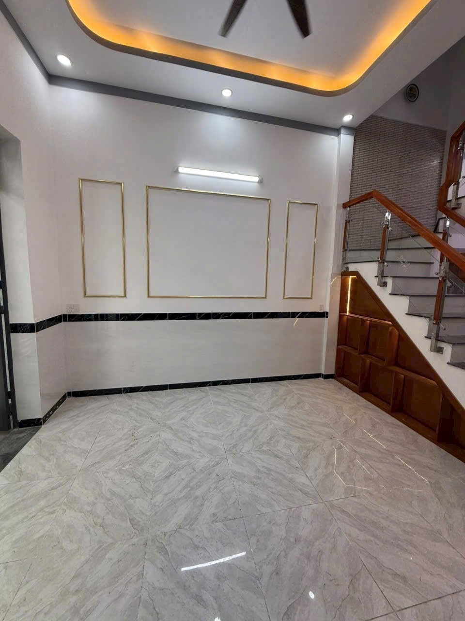Nhà Lầu Thiết Kế Hiện Đại, Giá Chỉ 980Tr - Vị Trí Đắc Địa
