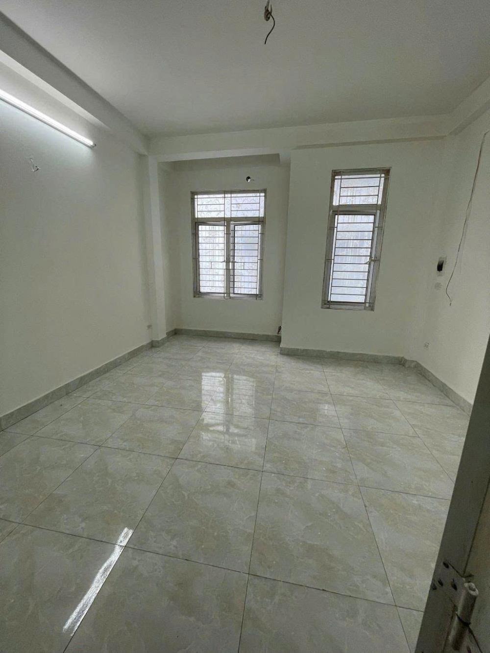 Bán nhà Nguyễn Văn Cừ, Long Biên: 5 tầng, 30m², MT 4m, 6.5 tỷ