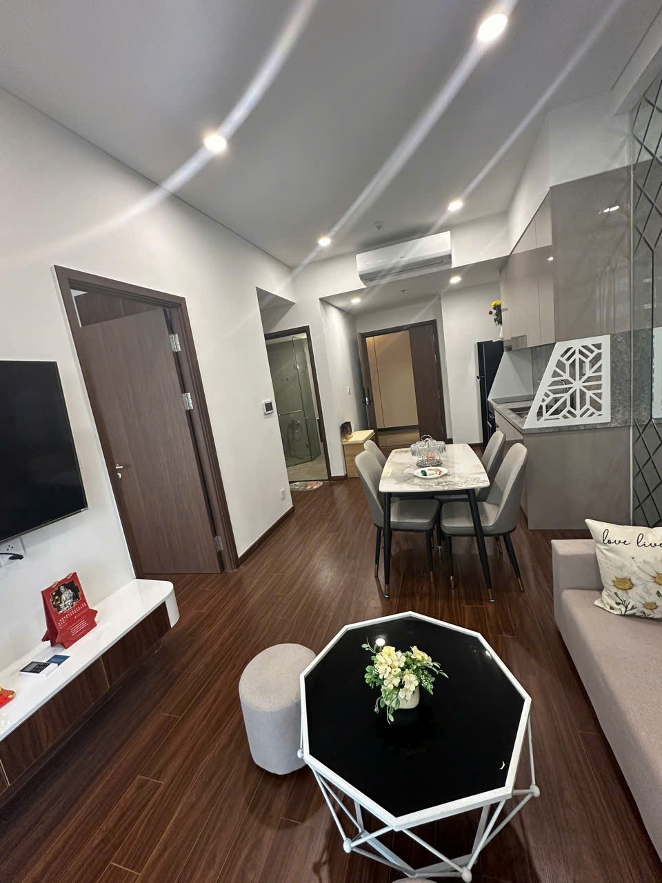 Căn hộ 2PN, 2VS OCP: Giá 3.1 tỷ, View Đẹp, Tiện Ích Vượt Trội