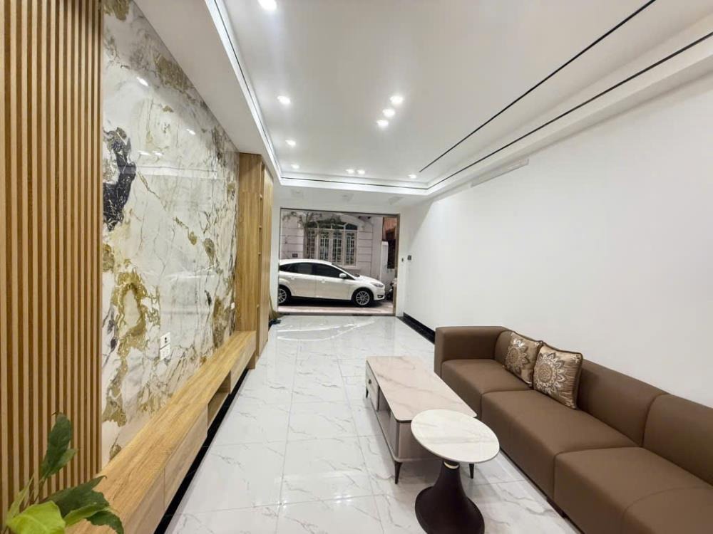 Nhà 5 Tầng Phùng Chí Kiên, Cầu Giấy - 44m2, Giá 14.5 Tỷ - Vị Trí Đắc Địa