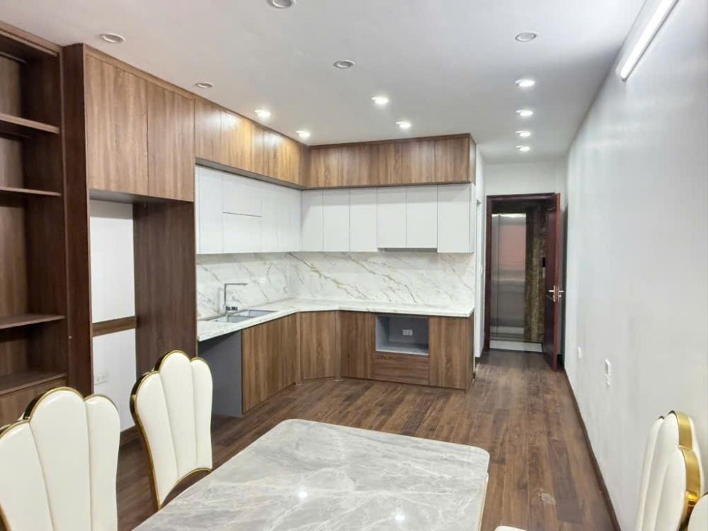 Nhà 5 Tầng Phùng Chí Kiên, Cầu Giấy - 44m2, Giá 14.5 Tỷ - Vị Trí Đắc Địa