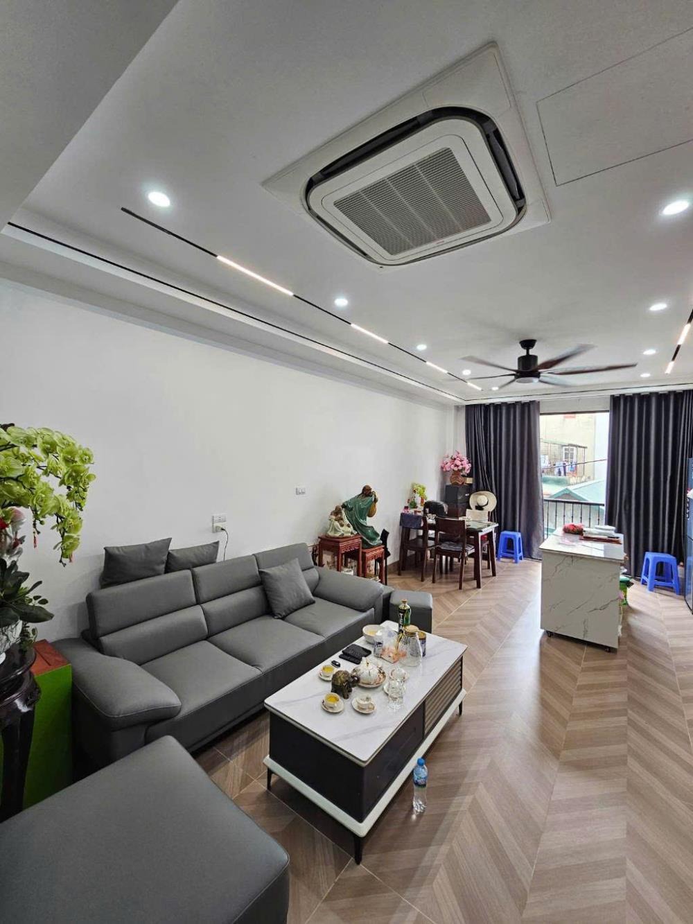Nhà 6 Tầng Long Biên - Ô Tô Vào Nhà - Vị Trí Đắc Địa