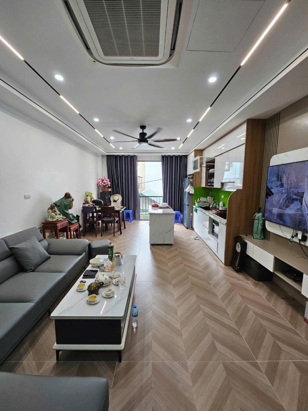 Nhà 6 Tầng Long Biên - Ô Tô Vào Nhà - Vị Trí Đắc Địa