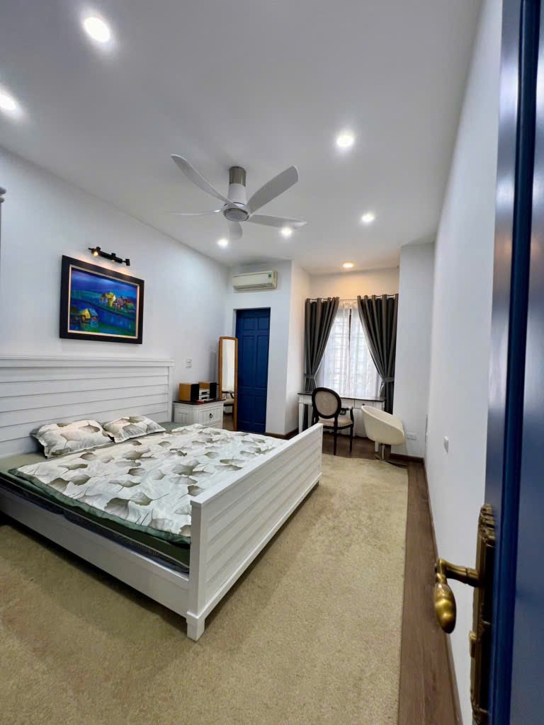 Bán Nhà Ô Cách, Long Biên 4 Tầng, 77m2, Mặt Tiền 4m, Giá 14.2 Tỷ