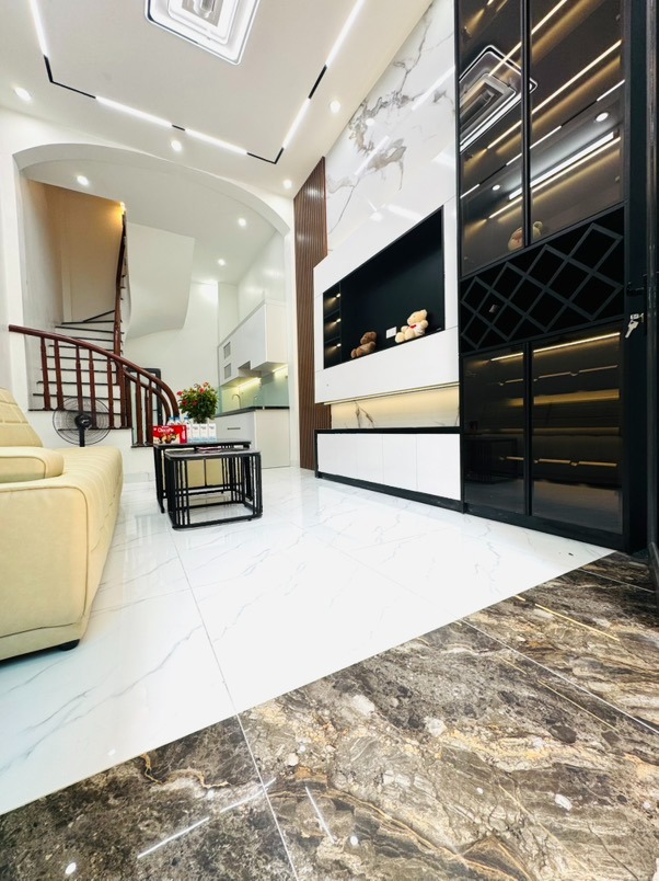 Nhà Đẹp Vĩnh Phúc, Ba Đình: Giá 6.68 Tỷ, Full Nội Thất, Gần Hồ Tây