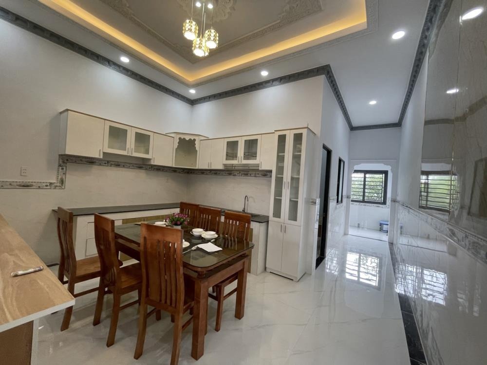 Nhà Đẹp, Giá Tốt: 100m2, SHR, 3PN, Gần KĐT Năm Sao, Bến Lức