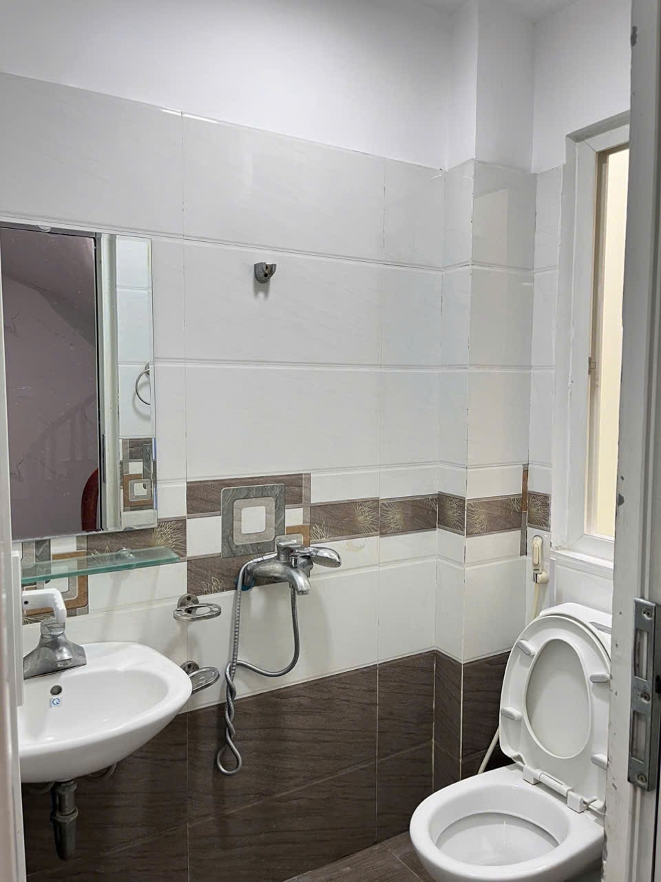 Bán nhà riêng Tây Nam Linh Đàm, Bùi Quốc Khái - 6.38 tỷ, 30m², View Đẹp