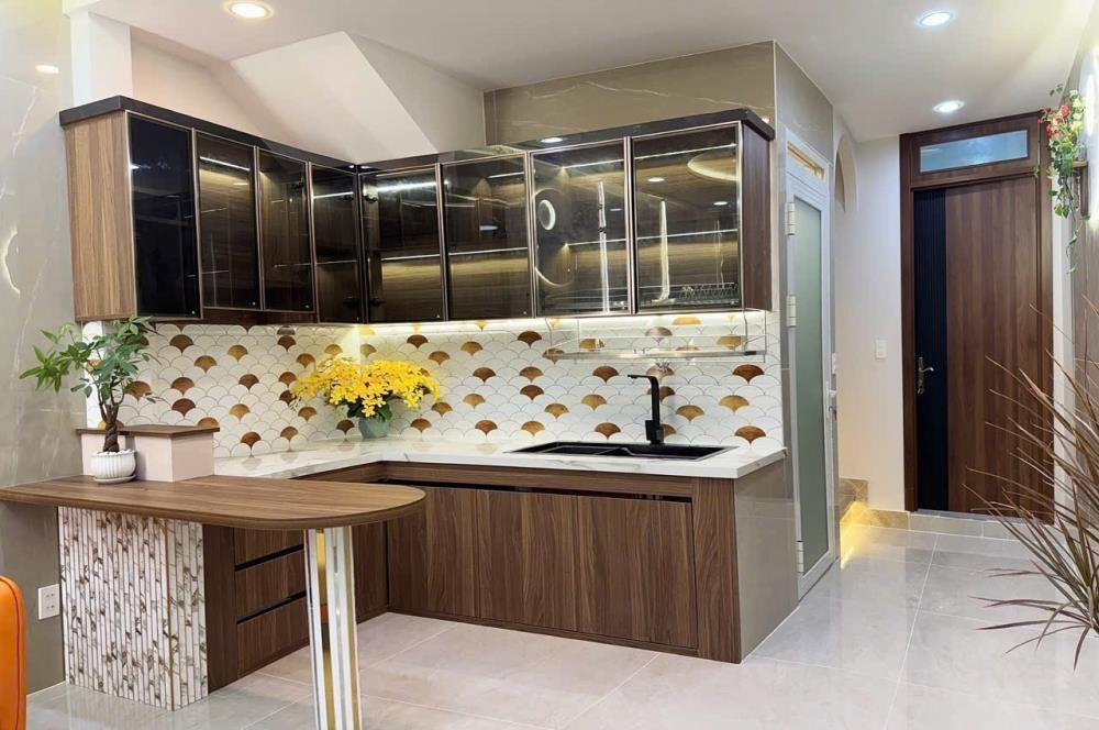 Nhà Quận 6 - 3 Tầng, 4PN, Full Nội Thất - Giá Chỉ 5.xx Tỷ