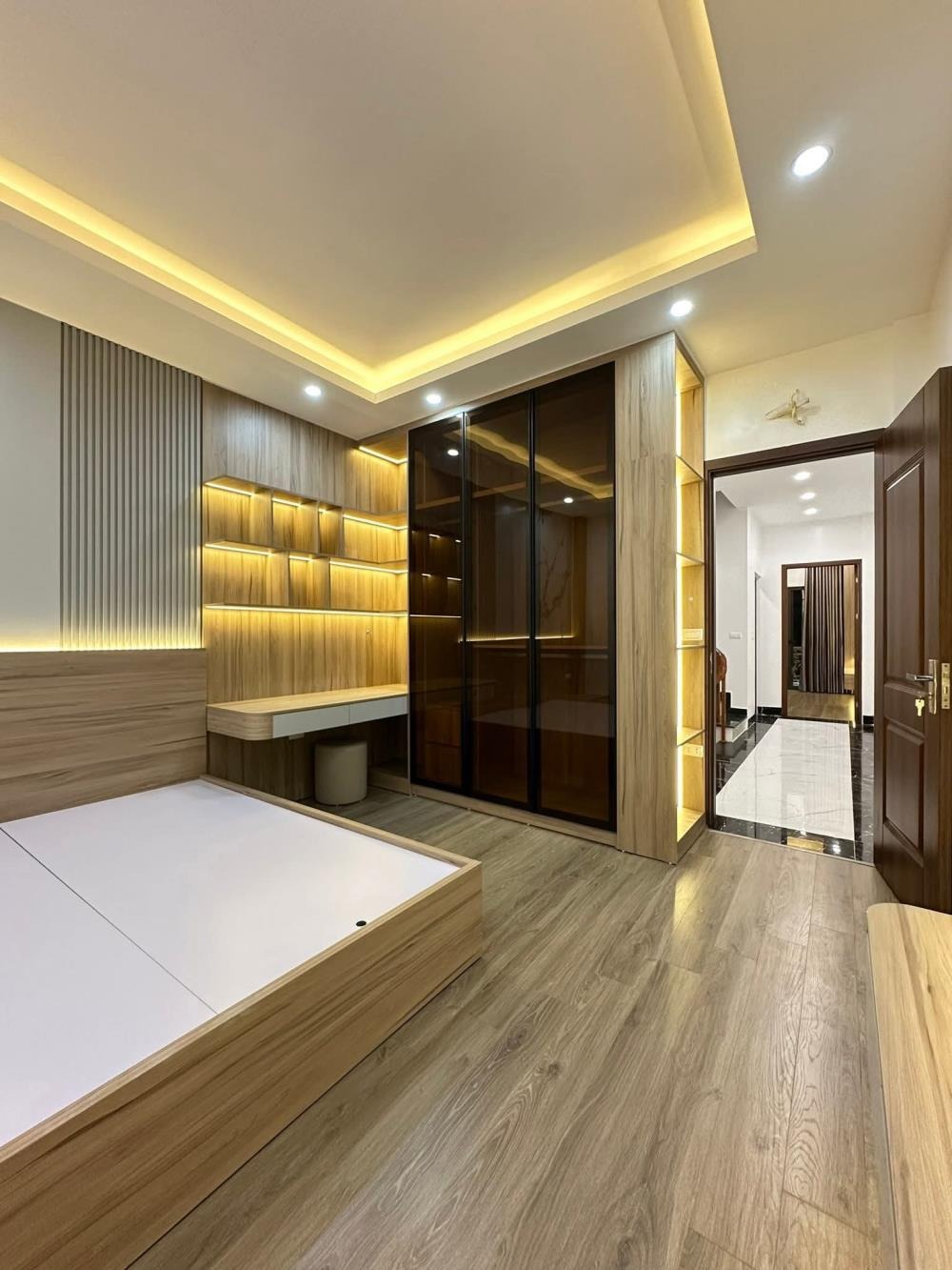 Bán nhà phố Trần Duy Hưng, Cầu Giấy: Ô tô đỗ cửa, Kinh doanh, Giá Tốt