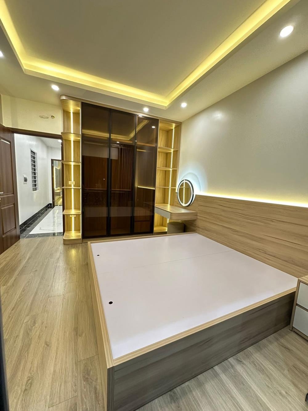 Bán nhà phố Trần Duy Hưng, Cầu Giấy: Ô tô đỗ cửa, Kinh doanh, Giá Tốt